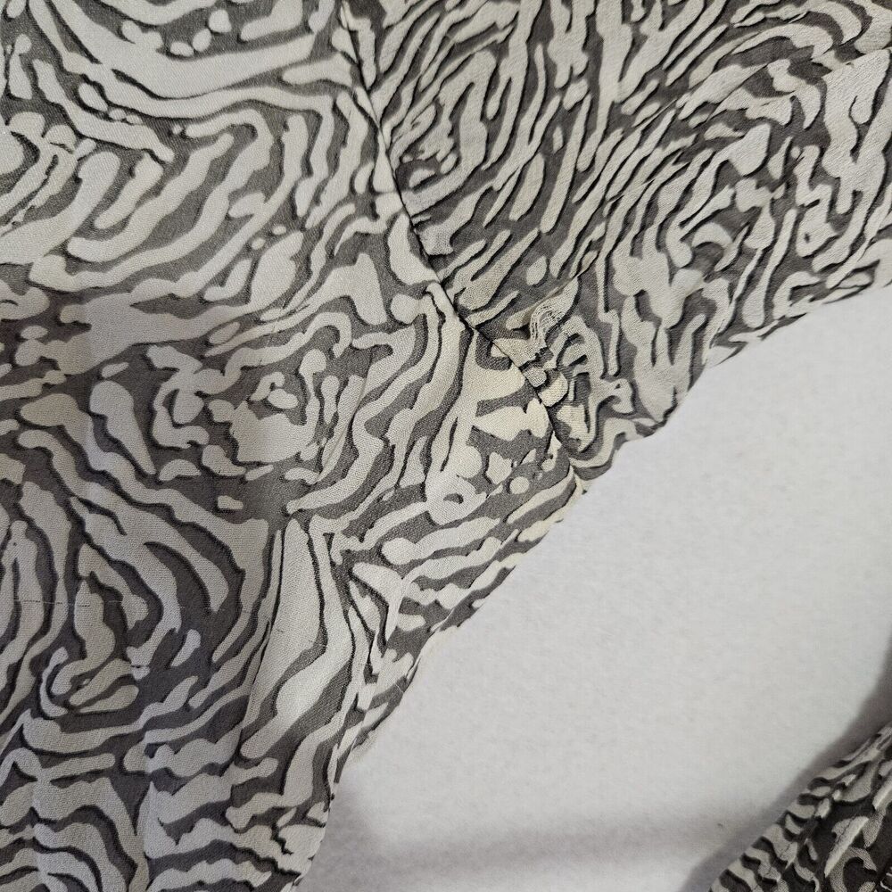 Diane Von Furstenberg Syrah Silk Blouse Size 4DVF Floral Rose Print Lined V-Neck - Picture 8 of 12